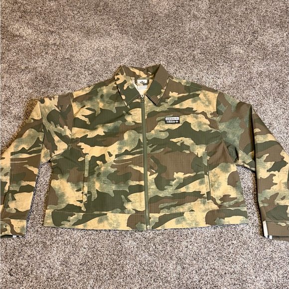 NWT - Adidas Originals Women's Camo Cropped Jacket - Picture 5 of 12